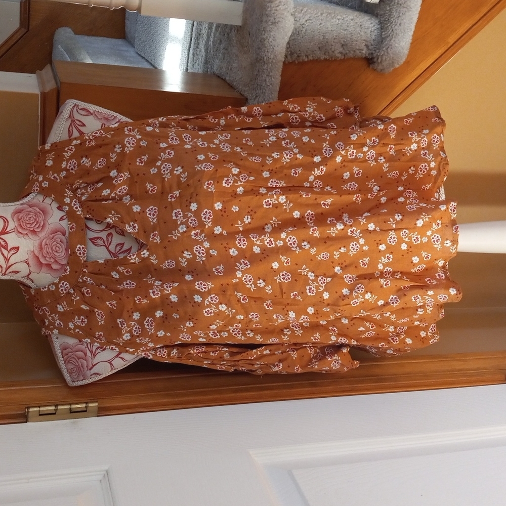 Arizona Jean Company Orange Floral cold shoulder blouse